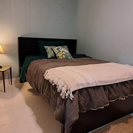 Blue Dog Accommodations Eastend Экстерьер фото