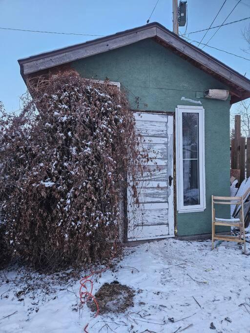 Blue Dog Accommodations Eastend Экстерьер фото