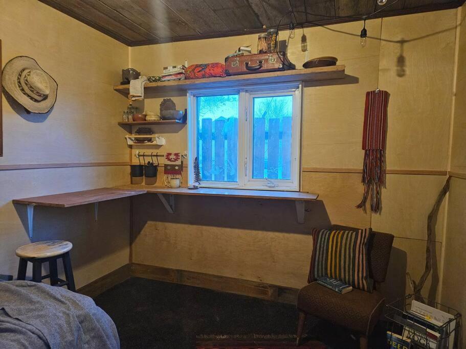 Blue Dog Accommodations Eastend Экстерьер фото