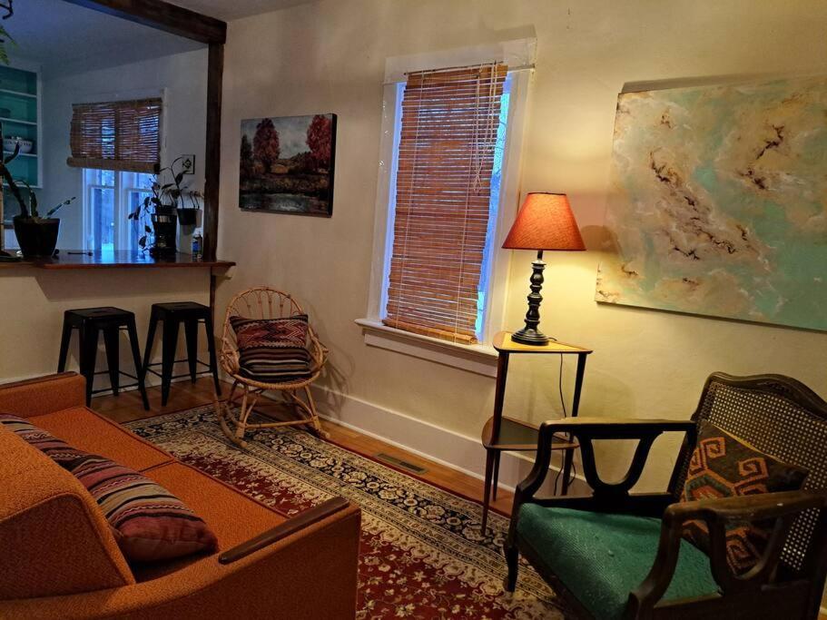 Blue Dog Accommodations Eastend Экстерьер фото